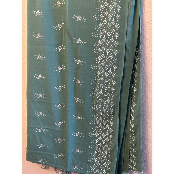 Vintage Green Rose Fabric - Picture 1 of 4